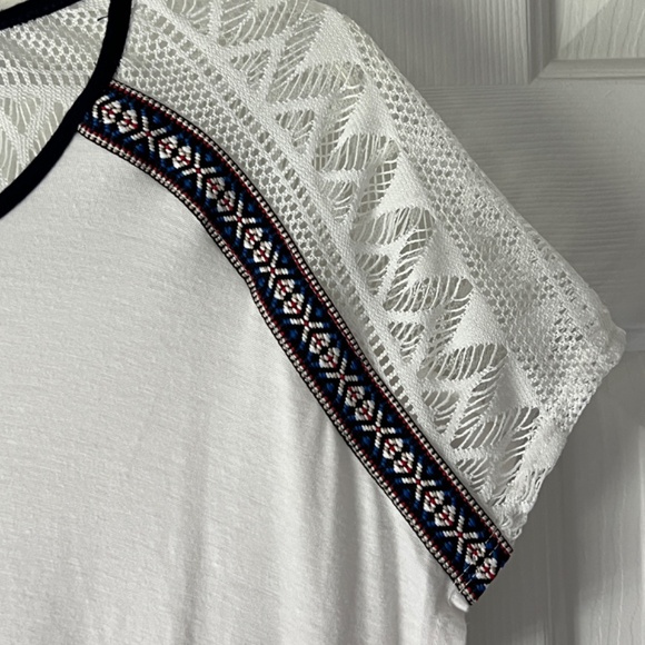 ANDREA MISSY~ SHORT SLEEVE Embroidered and Lace Accents - White/blue/Red… - Picture 2 of 6